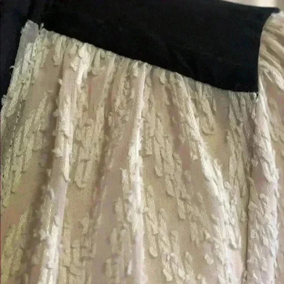 Romeo & Juliet Couture Sheer Chevron Blouse - Picture 4 of 9